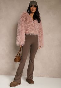 Renee - Różowa Kurtka Futerko z Kapturem i Zapięciem na Suwak Zetora. Okazja: na co dzień. Typ kołnierza: kaptur. Kolor: różowy. Materiał: futro. Wzór: gładki. Styl: casual, street #4