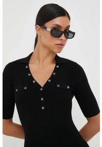 Guess sukienka kolor czarny mini dopasowana. Kolor: czarny. Materiał: dzianina. Długość rękawa: krótki rękaw. Wzór: gładki. Typ sukienki: dopasowane. Długość: mini #2