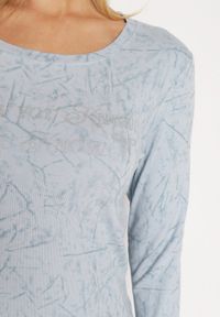 Born2be - Niebieska Bluzka Typu Longsleeve z Geometrycznym Wzorem Unila. Okazja: na co dzień, do pracy, na spotkanie biznesowe. Kolor: niebieski. Materiał: jeans. Długość rękawa: długi rękaw. Wzór: geometria. Styl: casual, biznesowy #5