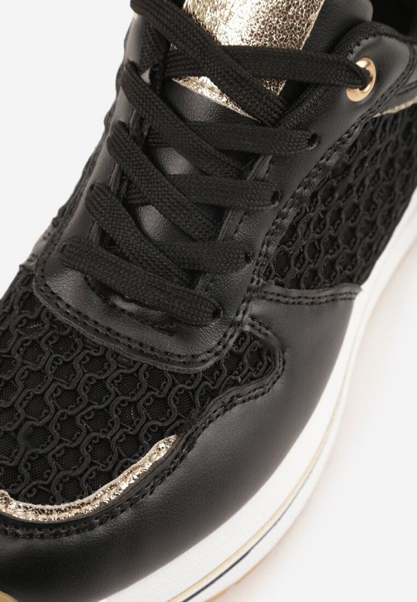 Renee - Czarne Sneakersy na Platformie Ozdobione Metalicznymi Wstawkami i Siateczką Zitina. Kolor: czarny. Materiał: jeans, dresówka. Wzór: aplikacja. Obcas: na platformie