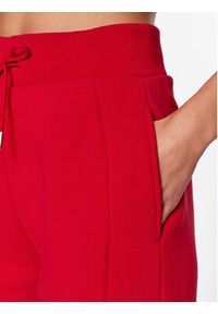 Guess Spodnie dresowe V3BB14 KBXX1 Czerwony Regular Fit. Kolor: czerwony. Materiał: bawełna #3