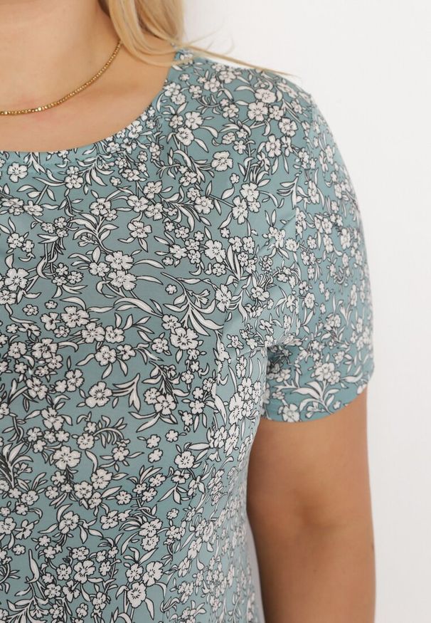 Born2be - Zielona Sukienka Mini w Drobne Kwiatki z Elastycznej Wiskozy Megarra. Kolor: zielony. Materiał: wiskoza. Wzór: kwiaty. Długość: mini