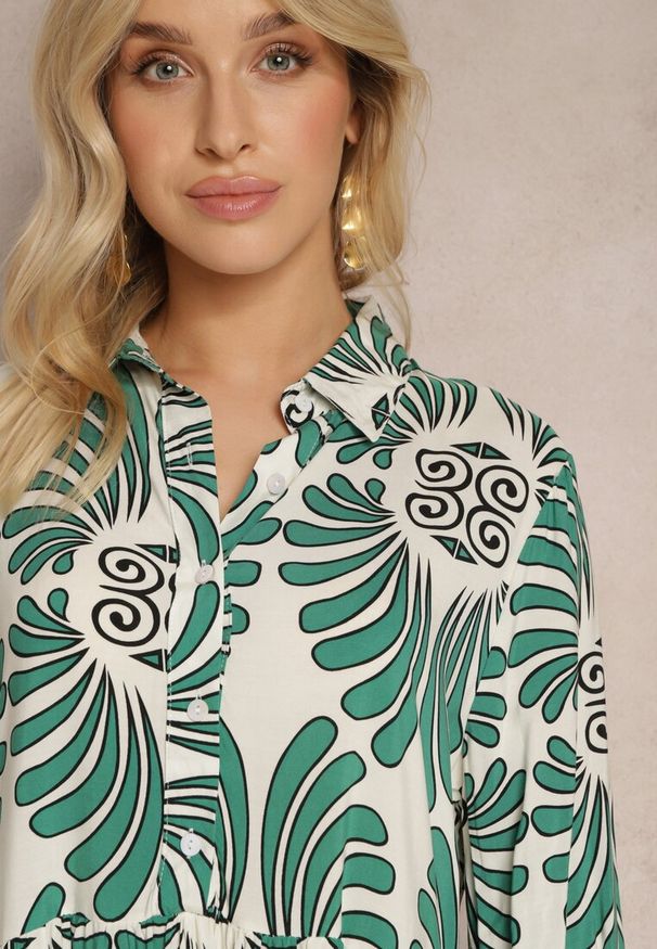 Renee - Zielono-Biała Wiskozowa Sukienka Zapinana na Guziki z Regulowanymi Rękawami Biatalia. Okazja: na co dzień, na spacer, na imprezę. Kolor: zielony. Materiał: wiskoza. Styl: elegancki, casual