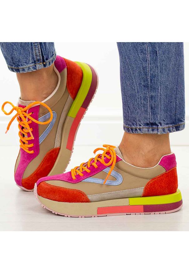 Taupe skórzane sneakersy damskie T.Sokolski 399. Okazja: na co dzień, na spacer. Nosek buta: okrągły. Materiał: nubuk, skóra, tkanina. Szerokość cholewki: normalna. Sezon: wiosna, lato, jesień. Obcas: na platformie. Sport: turystyka piesza