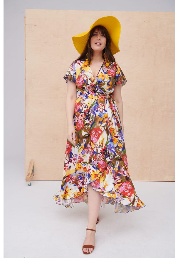 blue shadow - Sukienka Ama Plus Size Flowers Energy. Okazja: na spacer. Typ kołnierza: dekolt kopertowy. Kolekcja: plus size. Materiał: jedwab, poliamid, wiskoza, tkanina. Wzór: kwiaty. Typ sukienki: dla puszystych. Długość: midi