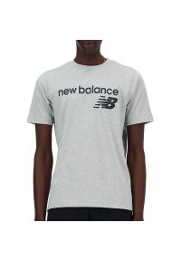 Koszulka New Balance MT41905AG - szara. Kolor: szary. Materiał: bawełna, dresówka. Długość rękawa: krótki rękaw. Długość: krótkie. Wzór: napisy