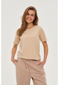 MOODO - Gładki t-shirt beżowy. Kolor: beżowy. Materiał: bawełna, elastan. Wzór: gładki