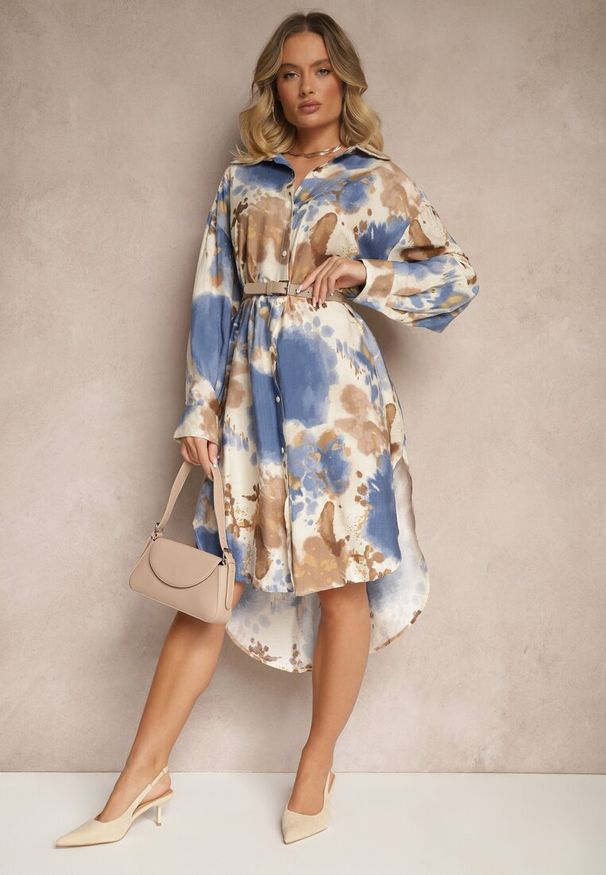 Renee - Niebieska Wiskozowa Sukienka Oversize o Kroju Koszuli w Abstrakcyjny Print Gonnivae. Okazja: na co dzień. Typ kołnierza: kołnierzyk klasyczny. Kolor: niebieski. Materiał: wiskoza. Długość rękawa: długi rękaw. Wzór: nadruk. Typ sukienki: koszulowe, oversize. Styl: klasyczny, casual, elegancki
