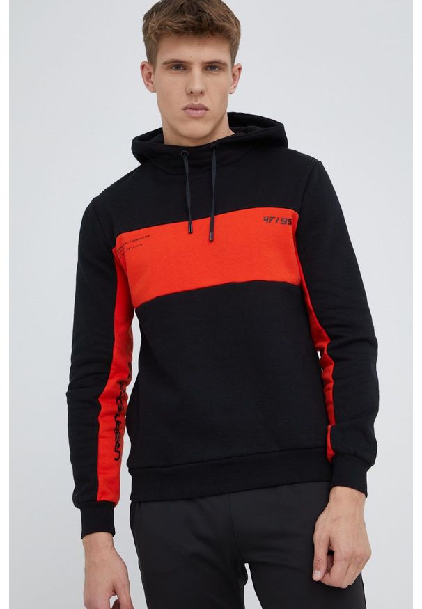 4f - 4F bluza męska kolor czarny z kapturem z nadrukiem. Typ kołnierza: kaptur. Kolor: czarny. Materiał: materiał. Wzór: nadruk