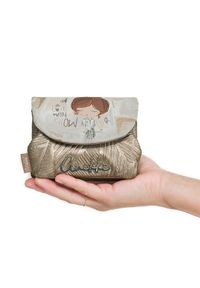 Portfel damski Anekke, z klapką ozdobiony charakterystycznym nadrukiem i metalowym logo wyposażony w kieszeń na monety, złoty, 42809-016. Kolor: złoty. Wzór: nadruk, aplikacja #1