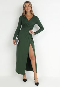 Born2be - Ciemnozielona Sukienka Mellona. Typ kołnierza: dekolt w kształcie V. Kolor: zielony. Materiał: dzianina, materiał. Długość rękawa: długi rękaw. Wzór: gładki. Typ sukienki: kopertowe. Styl: glamour, elegancki. Długość: maxi #2