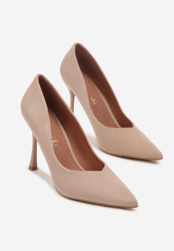 Born2be - Ciemnobeżowe Szpilki Vices w Klasycznym Stylu ze Skórzaną Wkładką Alandde. Okazja: na wesele, na ślub cywilny, do pracy, na spotkanie biznesowe. Kolor: beżowy. Materiał: skóra. Obcas: na szpilce. Styl: klasyczny. Wysokość obcasa: średni