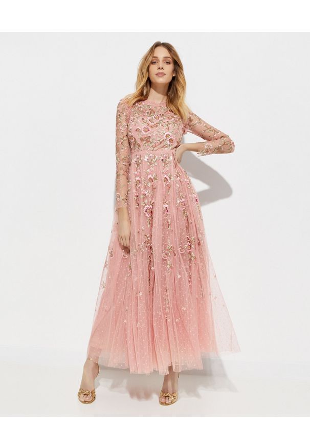 NEEDLE & THREAD - Sukienka z kwiatowym haftem Lilian Rose. Kolor: różowy, wielokolorowy, fioletowy. Materiał: tiul. Długość rękawa: długi rękaw. Wzór: haft, kwiaty