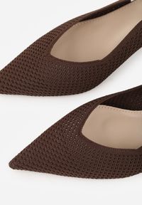 Renee - Brązowe Sandały Slingback z Ażurową Cholewką i Szpiczastym Noskiem Beethovia. Okazja: na ślub cywilny, na wesele, na imprezę. Nosek buta: szpiczasty. Kolor: brązowy. Materiał: jeans. Szerokość cholewki: normalna. Wzór: ażurowy. Styl: wizytowy #6