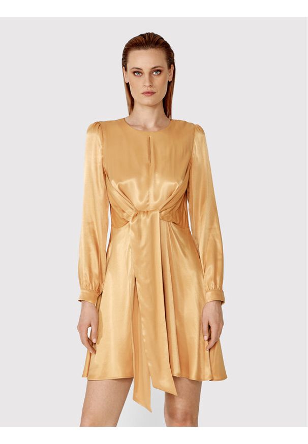 Simple Sukienka codzienna SUD075 Brązowy Regular Fit. Okazja: na co dzień. Kolor: brązowy. Materiał: wiskoza. Typ sukienki: proste. Styl: casual