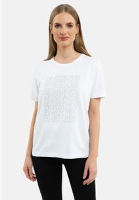 Volcano - T-shirt z nadrukiem, Comfort Fit, T-MESTI. Kolor: biały. Materiał: elastan, materiał, bawełna, włókno, dresówka. Długość rękawa: krótki rękaw. Długość: krótkie. Wzór: nadruk