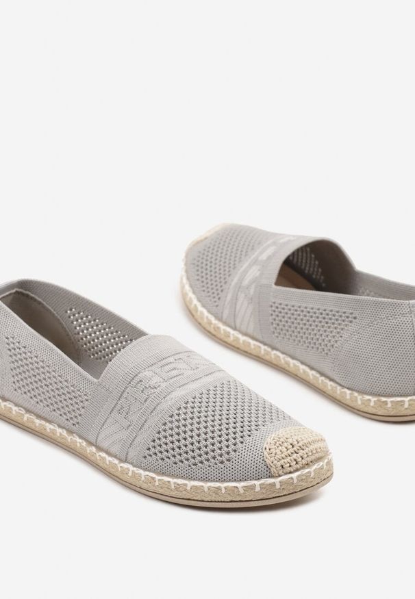 Renee - Szare Płaskie Espadryle z Ozdobną Perforacją Weorlisa. Kolor: szary. Sezon: lato. Styl: elegancki