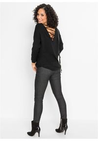 bonprix - Cienki sweter z mieszanki wiskozy. Typ kołnierza: dekolt w serek. Kolor: czarny. Materiał: wiskoza #2