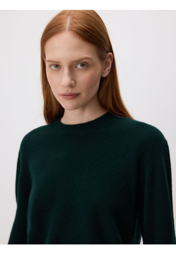 Reserved - Wełniany sweter - ciemnozielony. Kolor: zielony. Materiał: wełna