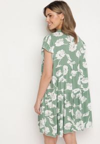 Born2be - Zielona Bawełniana Sukienka o Kroju Oversize w Kwiaty Liralea. Okazja: na co dzień, na spacer. Kolor: zielony. Materiał: bawełna. Wzór: kwiaty. Typ sukienki: oversize. Styl: klasyczny, casual #2
