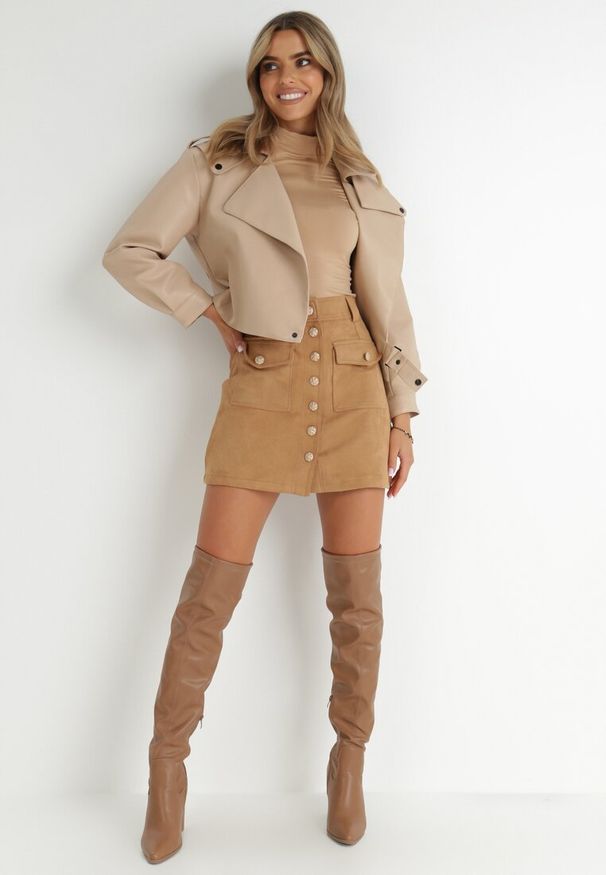 Born2be - Ciemnobeżowa Spódnica Pyrhina. Stan: podwyższony. Kolor: beżowy. Materiał: dzianina. Wzór: jednolity, aplikacja