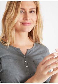 bonprix - Bluzka bawełniana z dekoltem henley z plisą guzikową. Typ kołnierza: typu henley. Kolor: szary. Materiał: bawełna. Długość rękawa: długi rękaw. Długość: długie #2