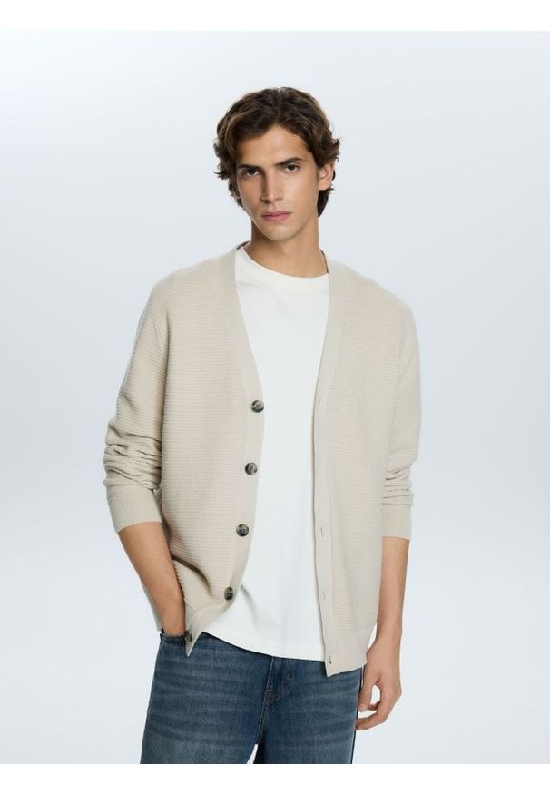 Reserved - Rozpinany kardigan - kremowy. Kolor: kremowy. Materiał: bawełna, dzianina