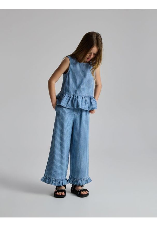 Reserved - Jeansowe kuloty - niebieski. Kolor: niebieski