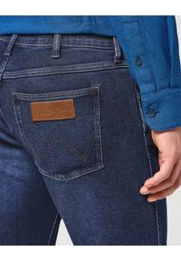 Wrangler - WRANGLER MĘSKIE SPODNIE JEANSOWE GREENSBORO OUTLAW INDIGO 112360405 W15Q008826