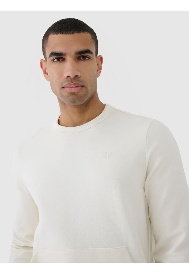 4f - 4F Bluza dresowa nierozpinana bez kaptura męska - beżowa 3XL. Okazja: na co dzień. Typ kołnierza: bez kaptura. Kolor: beżowy. Materiał: dresówka. Wzór: jednolity, ze splotem. Styl: casual, sportowy