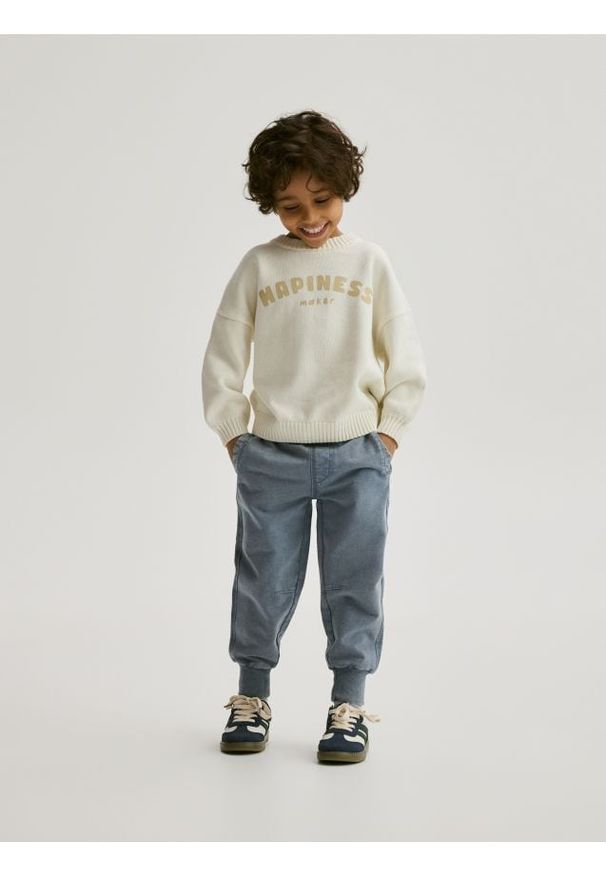 Reserved - Bawełniane joggery - granatowy. Kolor: niebieski. Materiał: bawełna