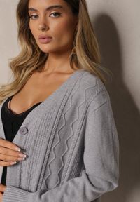 Renee - Szary Kardigan z Dodatkiem Bawełny Ozdobiony Tłoczeniami i Kieszeniami Mavalin. Okazja: na co dzień. Kolor: szary. Materiał: bawełna. Długość rękawa: długi rękaw. Długość: długie. Wzór: aplikacja. Styl: casual, elegancki #3