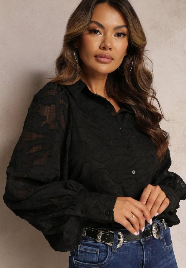 Renee - Czarna Koszula z Bufiastymi Rękawami i Tkaniny Plumeti Nuberta. Kolor: czarny. Materiał: tkanina