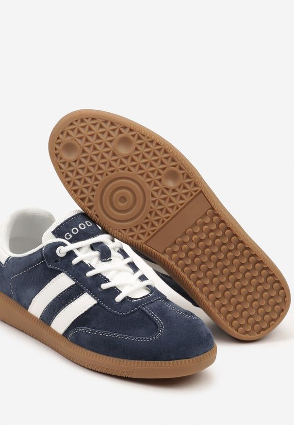Renee - Granatowe Sneakersy ze Skóry Naturalnej na Płaskiej Podeszwie Wykończone Paskami Navinda. Okazja: na co dzień, na spotkanie biznesowe. Zapięcie: pasek. Kolor: niebieski. Materiał: skóra. Obcas: na płaskiej podeszwie