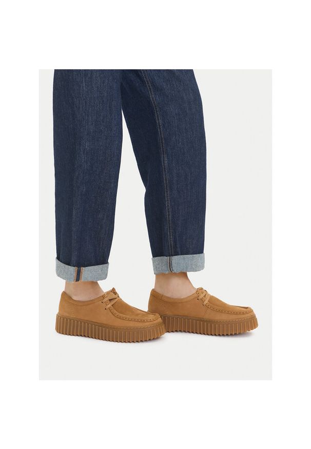 Półbuty Clarks. Kolor: brązowy