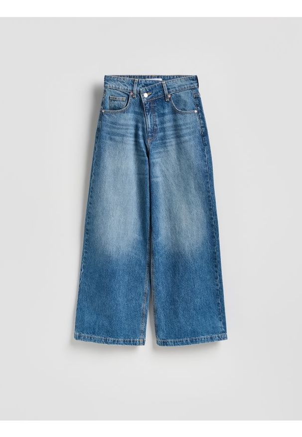Reserved - Jeansy baggy - niebieski. Kolor: niebieski