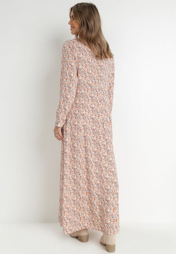 Born2be - Biało-Pomarańczowa Sukienka Hekitrite. Okazja: na randkę, na imprezę. Typ kołnierza: kołnierzyk klasyczny. Kolor: biały. Długość rękawa: długi rękaw. Wzór: aplikacja, nadruk. Typ sukienki: koszulowe. Styl: klasyczny. Długość: maxi