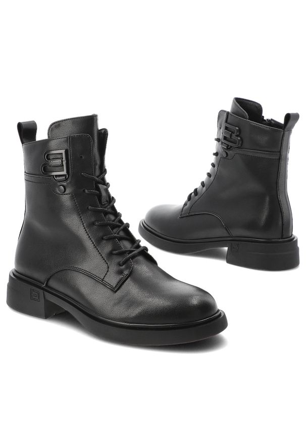 Czarne Trzewiki Filippo Modne Obuwie Damskie. Okazja: na co dzień. Zapięcie: sprzączka. Kolor: czarny. Szerokość cholewki: normalna. Wzór: aplikacja. Materiał: jeans, skóra. Obcas: na obcasie. Styl: casual, elegancki. Wysokość obcasa: niski