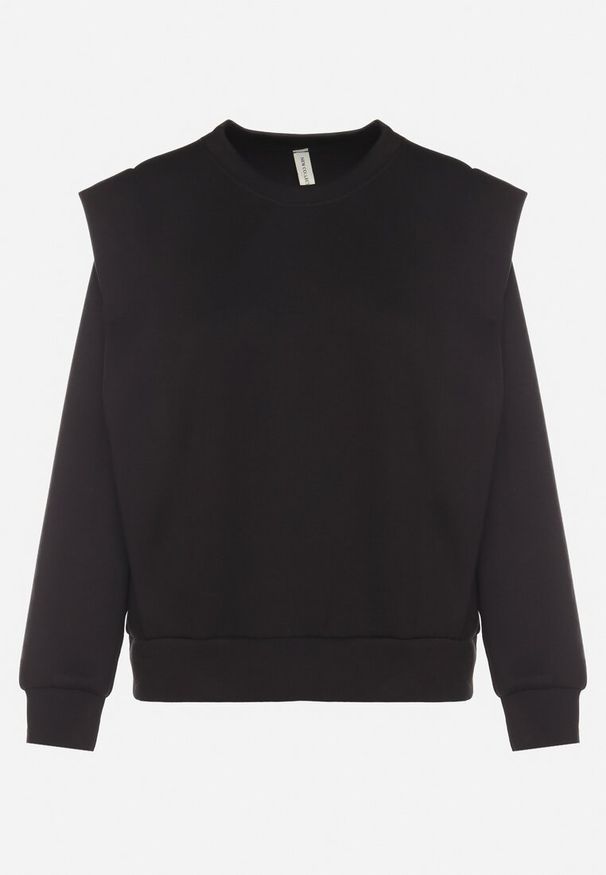 Born2be - Czarna Bluza z Wiskozą z Podkreśloną Linią Ramion Alithra. Okazja: na co dzień. Kolor: czarny. Materiał: wiskoza. Wzór: aplikacja. Styl: casual, elegancki, klasyczny