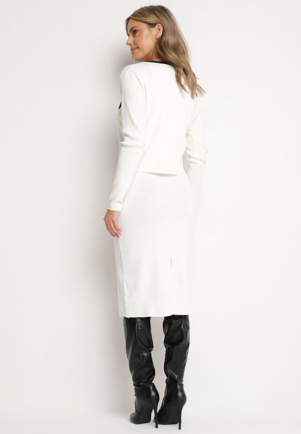 Born2be - Biały Dzianinowy Komplet z Wiskozą Dopasowana Spódnica Kardigan na Guziki i Top Emarilith. Kolor: biały. Materiał: wiskoza, dzianina. Wzór: bez wzorów, aplikacja