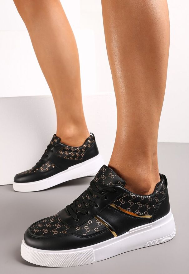 Renee - Czarne Sneakersy na Grubej Podeszwie z Wzorzystą Cholewką z Błyszczącą Nitką Jaile. Okazja: na co dzień. Kolor: czarny. Szerokość cholewki: normalna