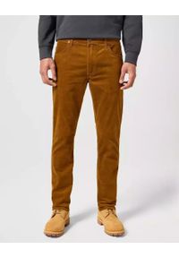 Wrangler - WRANGLER MĘSKIE SPODNIE SZTRUKSOWE GREENSBORO MONKS ROBE 112358055 W15Q017442. Materiał: sztruks