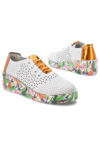 Białe Sneakersy Artiker Ażurowe Obuwie Damskie. Zapięcie: sznurówki. Kolor: biały. Materiał: materiał. Szerokość cholewki: normalna. Wzór: ażurowy. Styl: sportowy #2