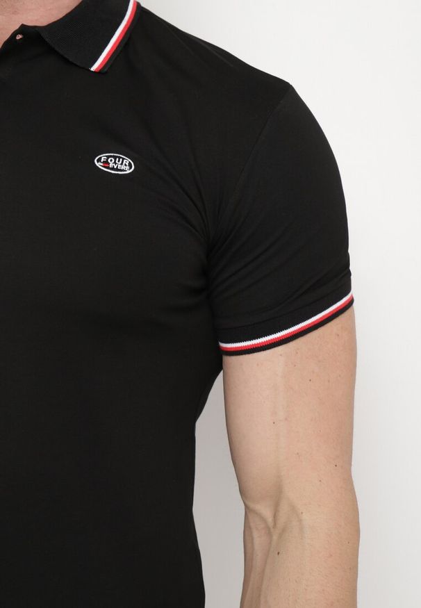 Born2be - Czarna Bawełniana Koszulka Polo z Krótkim Rękawem i Kołnierzykiem Ozdobiona Paskami Vinneli. Okazja: na spotkanie biznesowe. Typ kołnierza: polo. Kolor: czarny. Materiał: bawełna. Długość rękawa: krótki rękaw. Długość: krótkie. Wzór: aplikacja. Styl: elegancki, klasyczny, biznesowy, sportowy