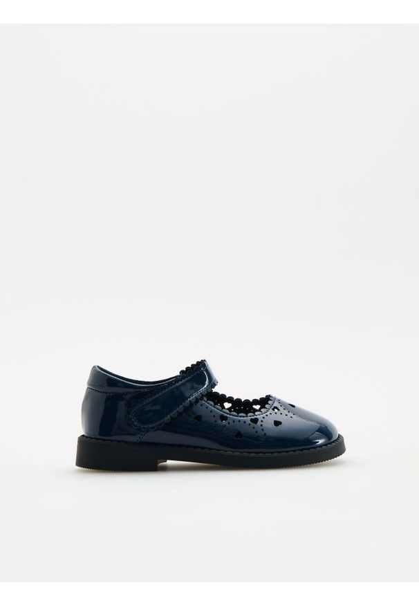 Reserved - Lakierowane loafersy - granatowy. Kolor: niebieski. Materiał: lakier