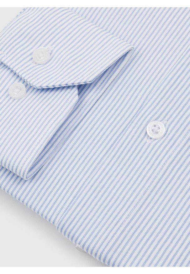 Pako Lorente - PAKO LORENTE - Błękitna koszula w drobny prążek. Typ kołnierza: kołnierzyk włoski. Kolor: niebieski. Materiał: bawełna, dzianina, poliester. Długość rękawa: długi rękaw. Długość: długie. Wzór: prążki