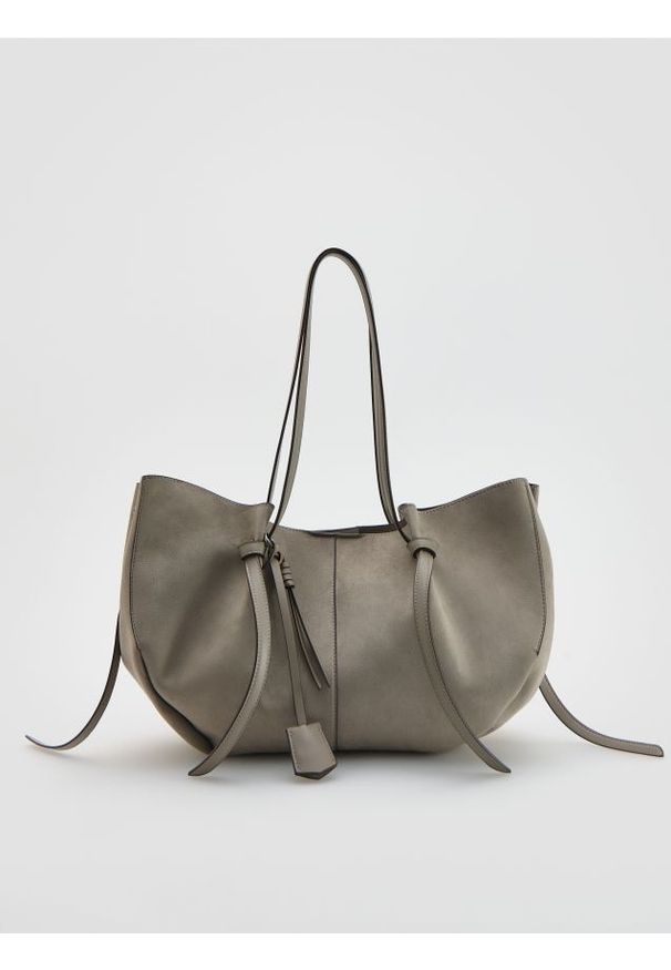 Reserved - Torebka shopper z imitacji zamszu - szary. Kolor: szary. Materiał: zamszowe