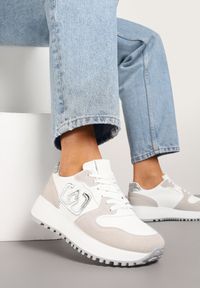 Renee - Białe Sneakersy na Niskiej Platformie Zdobione Aplikacją Alimrela. Okazja: na co dzień. Nosek buta: okrągły. Kolor: biały. Materiał: jeans. Wzór: aplikacja. Obcas: na platformie #3