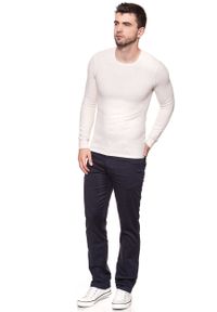 Wrangler - MĘSKI SWETER WRANGLER PIQUE CREW KNIT IVORY W8616PTIV. Materiał: bawełna, dzianina. Wzór: ze splotem #8