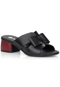 Skórzane klapki damskie na klocku czarne Rieker Remonte R8759-01. Kolor: czarny. Materiał: skóra #1